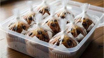 Storing banana chocolate chip muffins
