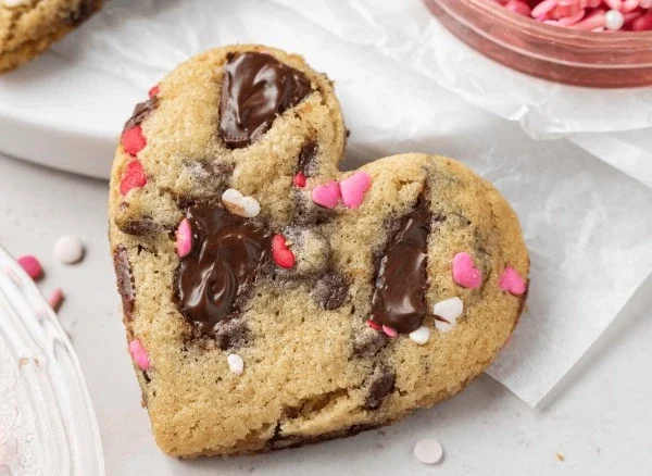 how to make cookies with love shaping