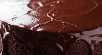 Glossy ganache on Chocolate Cake Matilda